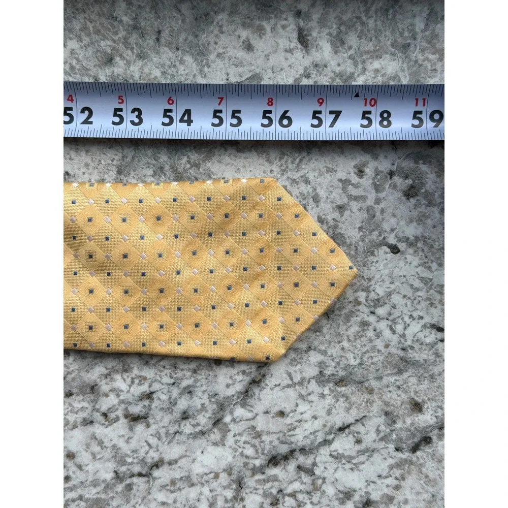 Hart Schaffner Marx Mens Gold Silk Geometric Diamond Pattern Necktie USA Made